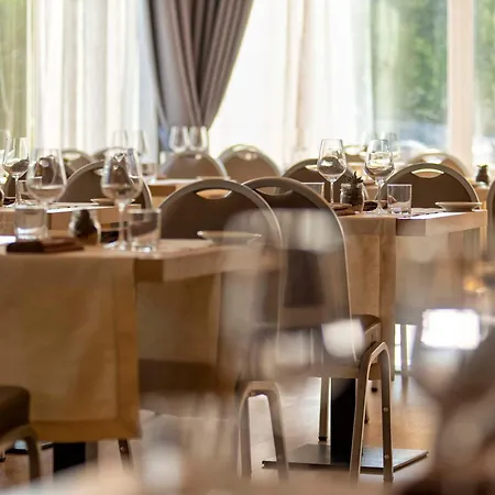 Simon Hotel