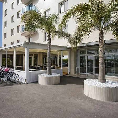 Simon Hotel 4*